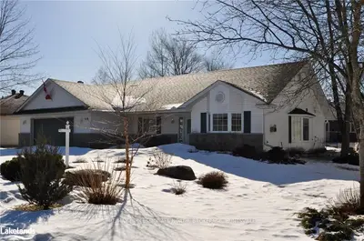 11 HERITAGE Crescent, Huntsville, ON P1H 1S9