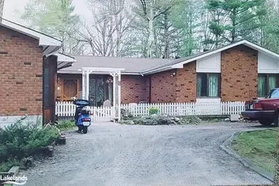 8 BRENDA Avenue, Parry Sound, ON P2A 2Z3