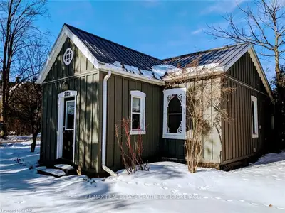 223 Garafraxa Street E, Centre Wellington, On N1m 1e2