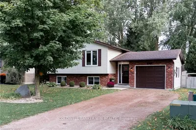 335 Jeremy's Crescent, Wellington North, On N0g 2l3