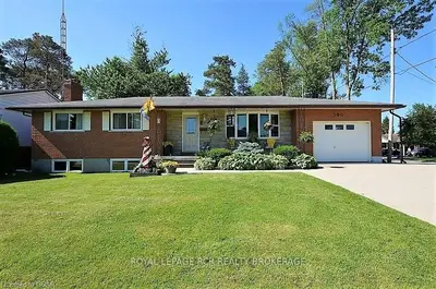 390 Adelaide Street, Wellington North, On N0g 1a0