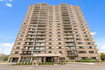Condo Apartment in Woodroffe