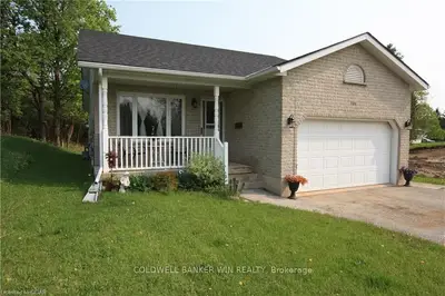 520 Lambton Street W, West Grey, On N0g 1r0