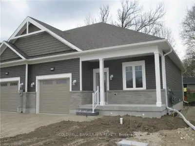 24 George Street N 17, Minto, On N0g 1z0