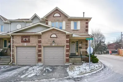302 College Avenue W 153, Guelph, On N1g 4t6