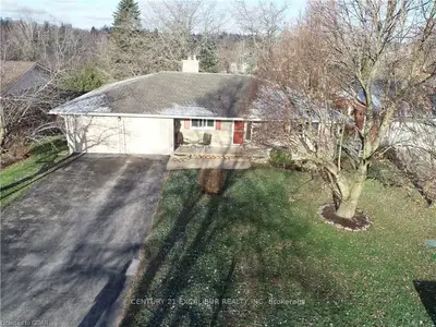 21 Grandview Avenue, Centre Wellington, On N1m 2t9