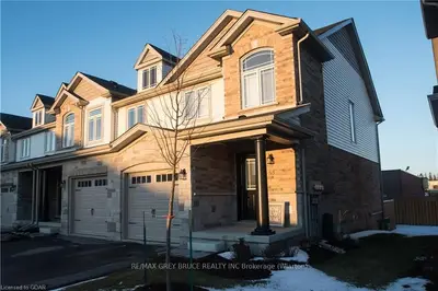 53 Westminster Crescent 122, Centre Wellington, On N1m 0c4