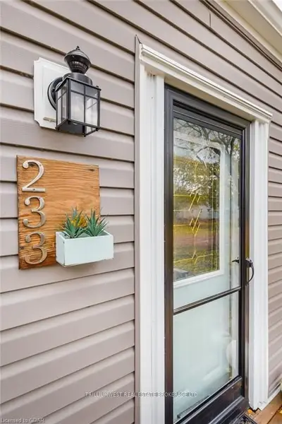 233 Edinburgh Avenue, Centre Wellington, On N1m 1a2