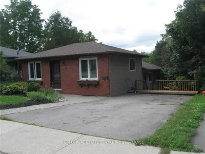 215 Wellington Street, Centre Wellington, On N1m 3e1
