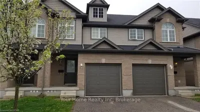 30 Vaughan Street 64, Guelph, On N1g 0b7