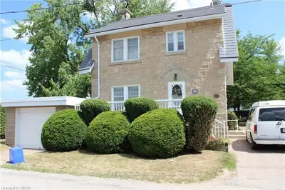 390 Brock Street, Centre Wellington, On N1m 2t7