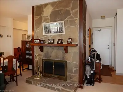 19 Woodlawn Road E 906, Guelph, On N1h 7b1