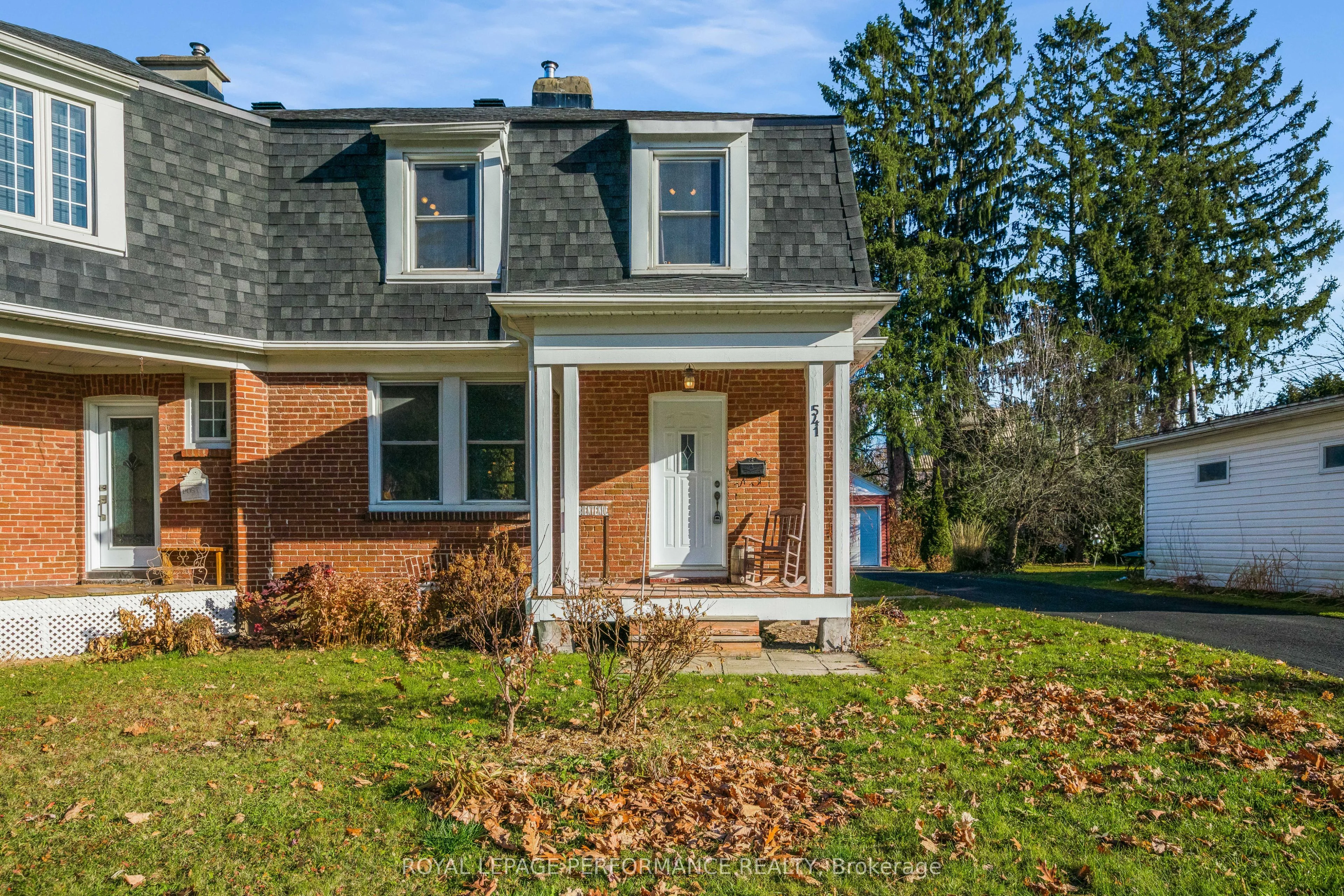 Att/Row/Townhouse in Hawkesbury