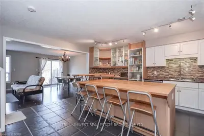 210 Dawn Avenue 43, Guelph, On N1g 5l5