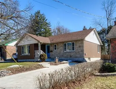 9 Shaftesbury Avenue, Guelph, On N1e 1k4