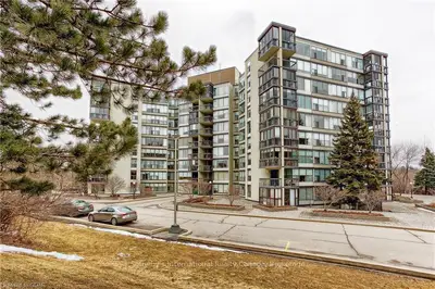 23 Woodlawn Road E 911, Guelph, On N1h 7g6