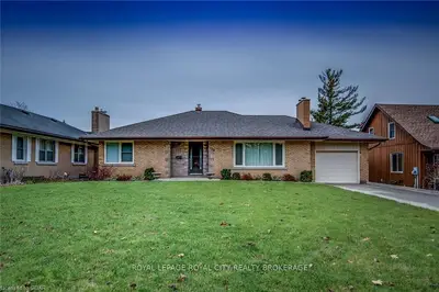 214 College Avenue E, Guelph, On N1g 3b9
