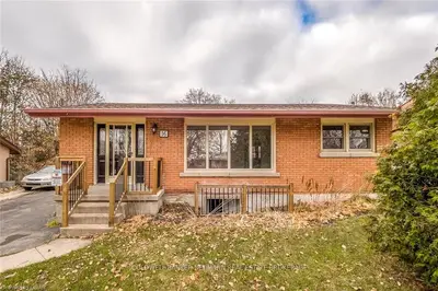 16 Laverne Avenue A, Guelph, On N1e 1z1