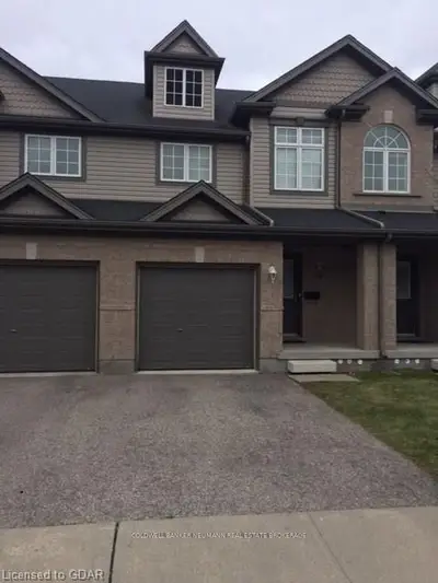 30 Vaughan Street 33, Guelph, On N1g 0b7