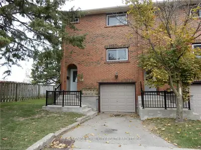 201 Silvercreek Parkway N 33, Guelph, On N1h 3t4