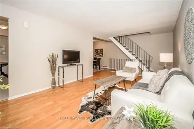 356 Scottsdale Drive, Guelph, On N1g 2z8