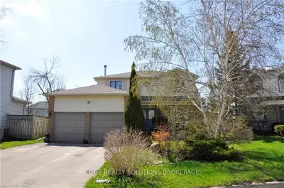228 Philip Court, Centre Wellington, On N1m 3m9