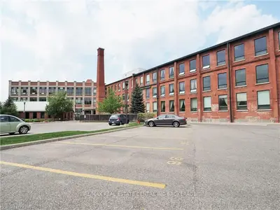 26 Ontario Street 222, Guelph, On N1e 7k1