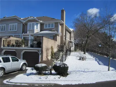 102 Woodlawn Road E 4, Guelph, On N1e 1b7