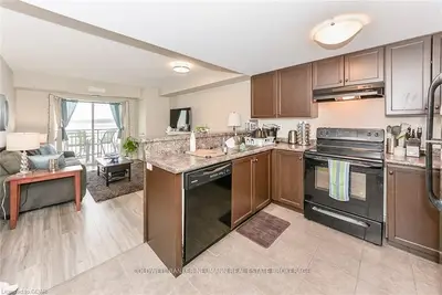 60 Lynnmore Street 404, Guelph, On N1l 0j8
