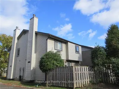 404 Scottsdale Drive, Guelph, On N1g 2z8