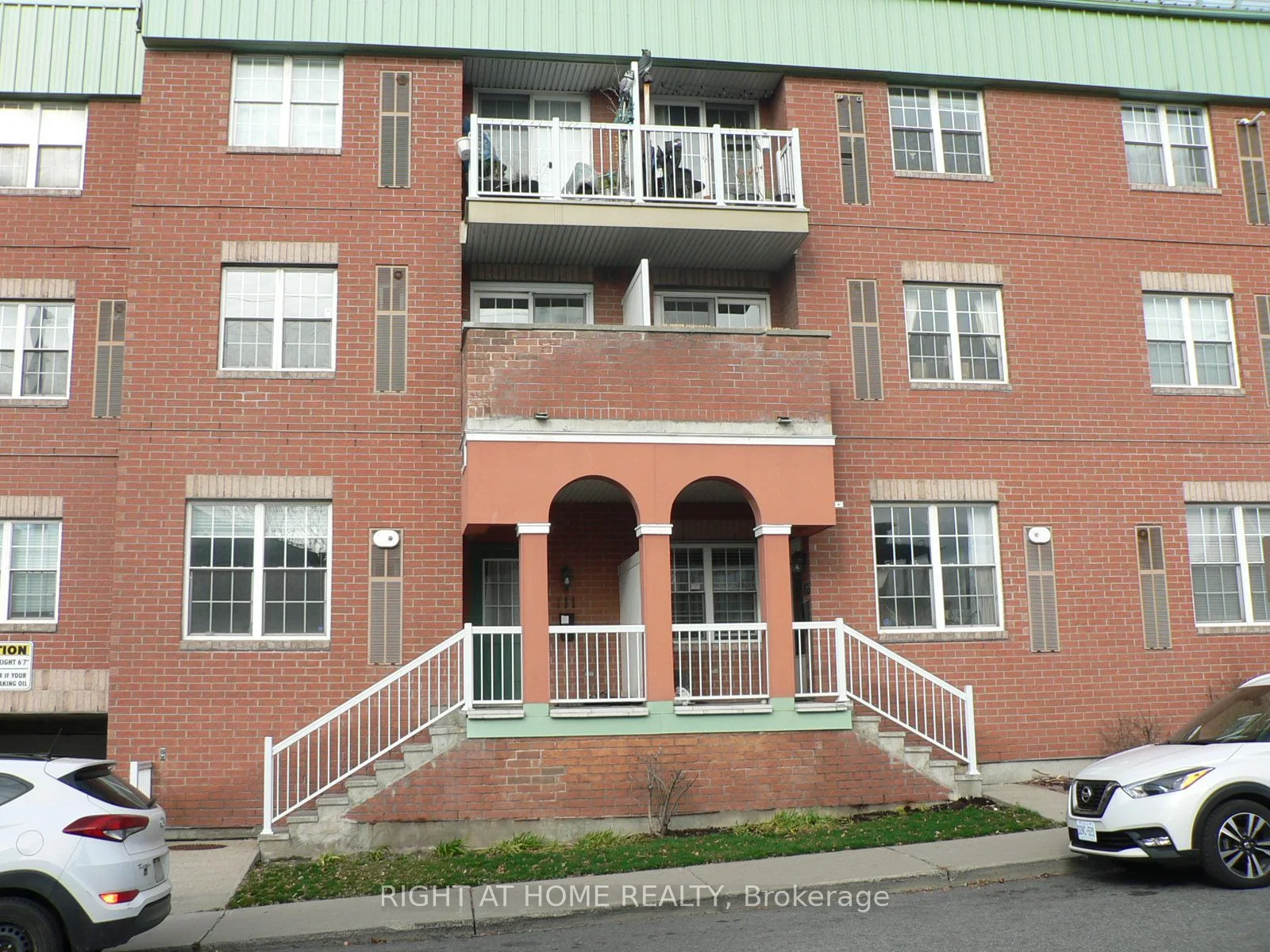 Condo Apartment in West Centre Town