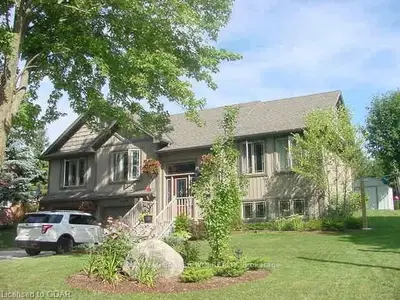 355 North Water Street, Wellington North, On N0g 2l3