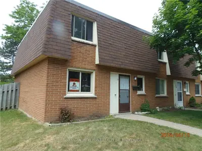 120 Country Club Drive 75, Guelph, On N1e 3k7