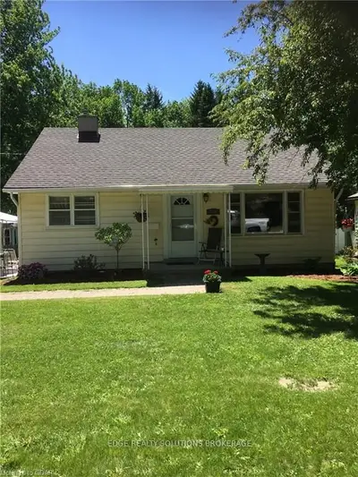 359 Herrick Street N, Centre Wellington, On N1m 2e2