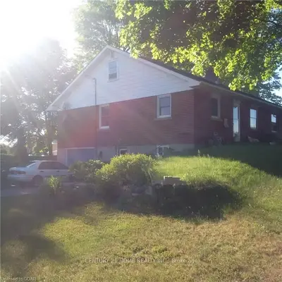 570 Dublin Street, Wellington North, On N0g 2l3