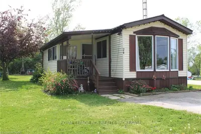 24 Fourth Avenue, Wellington North, On N0g 2k0