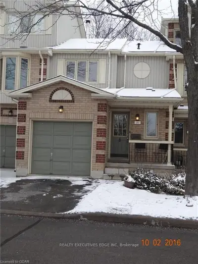 302 College Avenue W 99, Guelph, On N1g 4t6