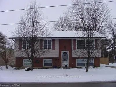350 Wellington Street W, Wellington North, On N0g 2l1