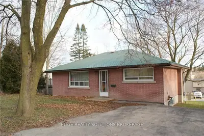 146 St Patrick Street E, Centre Wellington, On N1m 1m4