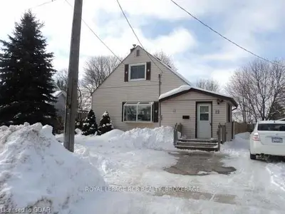 12 Churchill Crs W, Centre Wellington, On, N1m 2j4