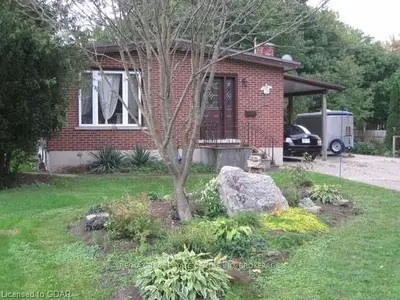 33 Nichol St, Centre Wellington, On, N0b 1s0