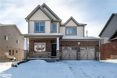 35 Woodstream Drive, Huntsville, ON P0A 1B7
