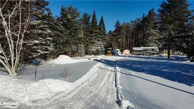 31 BEACH Road, Huntsville, ON P0B 1M0