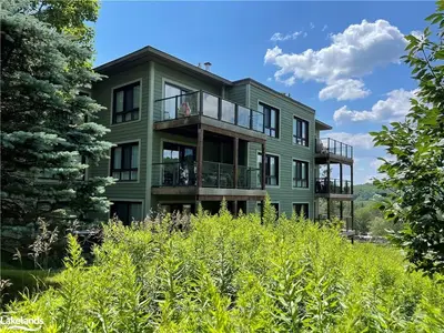 28 DEERHURST Drive 305, Huntsville, ON P1H 2E8