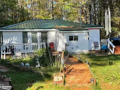 1033 SOUTH KAHSHE LAKE Road, Gravenhurst, ON P0E 1G0