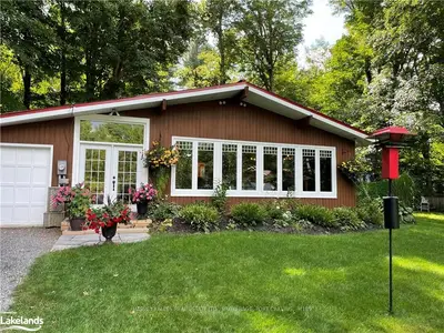 1186 MUSKOKA BEACH Road, Gravenhurst, ON P1P 1R1
