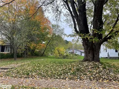 31 RIVER Street, Parry Sound, ON P2A 2T7