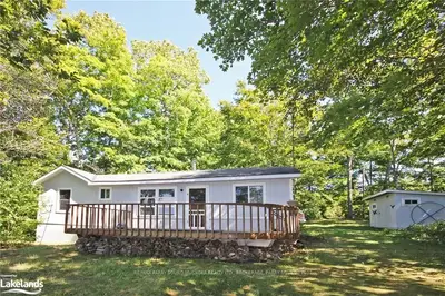 430 OAK POINT Road, Parry Island First Nation, ON P2A 2Z1