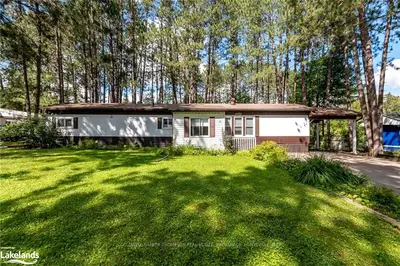 11 BUCK Avenue, Huntsville, ON P1H 2J2