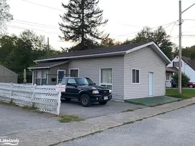 2 HILLCREST Avenue, Parry Sound, ON P2A 1L4